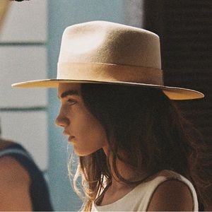 Lack of color “the mirage” hat